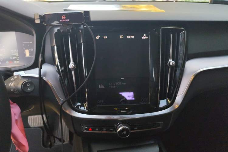 Used Volvo V60 2021 B4 Zhiyi Luxury Edition Audio And AC Panel