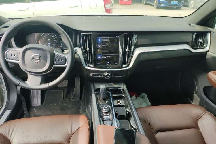 Used Volvo V60 2021 B4 Zhiyi Luxury Edition Center Console