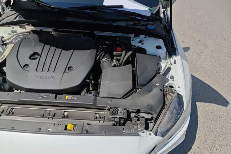 Used Volvo V60 2021 B5 Zhiyuan Sport Edition Engine Bay Left