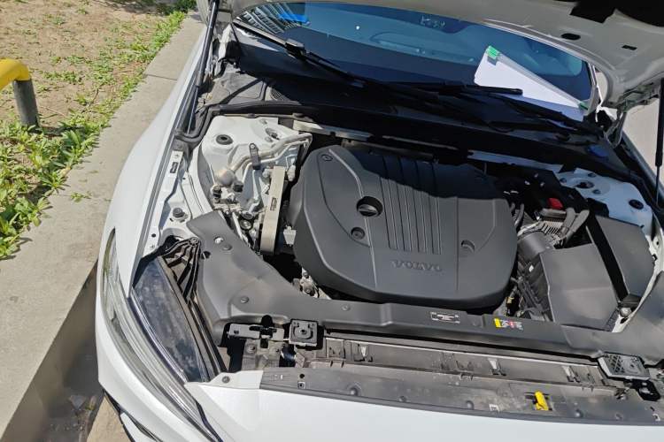 Used Volvo V60 2021 B5 Zhiyuan Sport Edition Engine Bay Right
