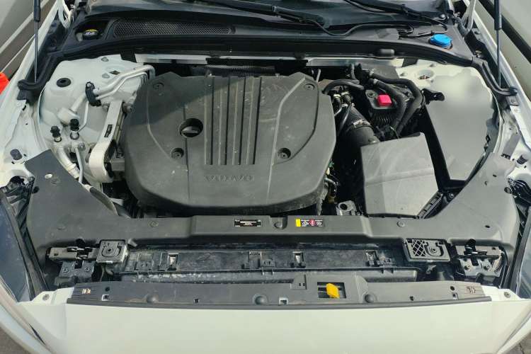 Used Volvo V60 2021 B4 Zhiyi Luxury Edition Engine Bay