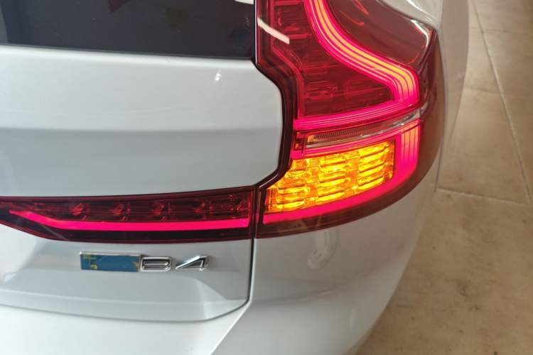 Used Volvo V60 2021 B4 Zhiyi Luxury Edition Exterior 2