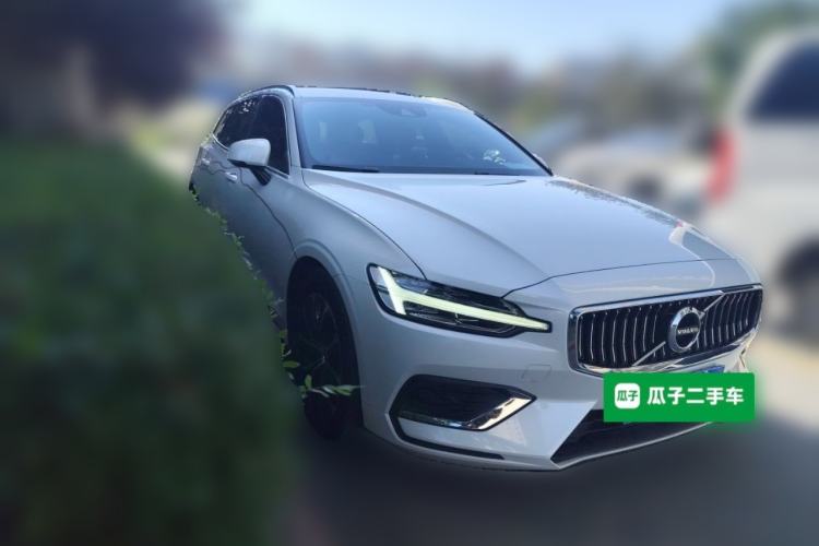 Used Volvo V60 2021 B4 Zhiyi Luxury Edition Front Right 45 Deg