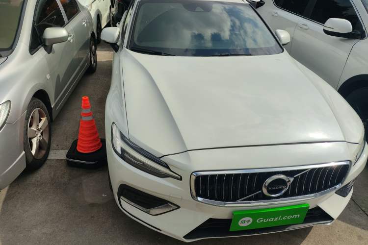 Used Volvo V60 2021 B4 Zhiyi Luxury Edition Front