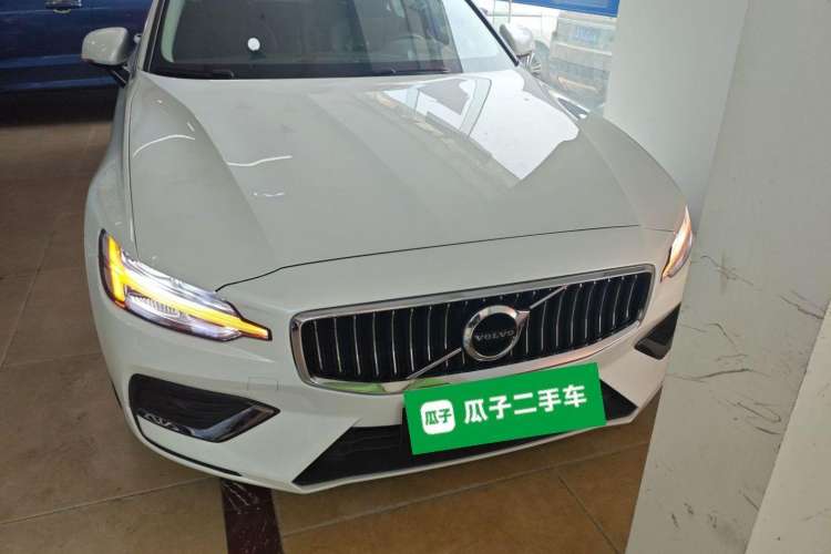 Used Volvo V60 2021 B4 Zhiyi Luxury Edition Front