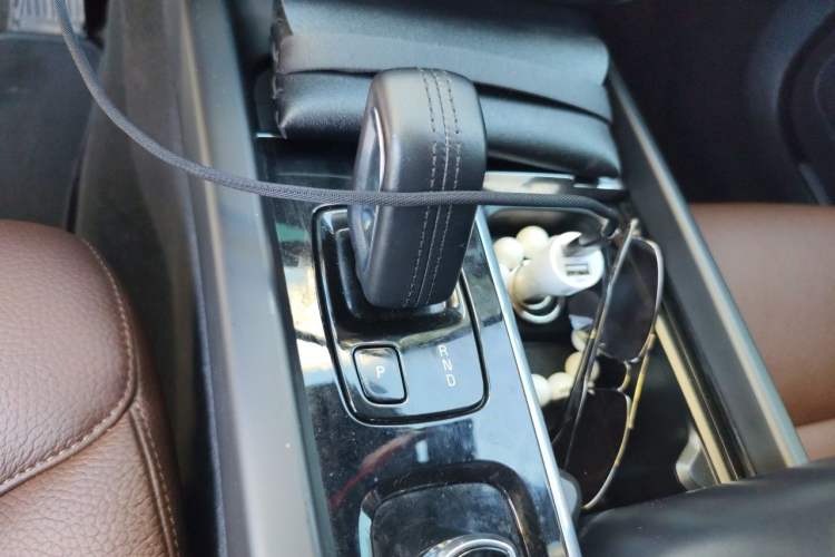 Used Volvo V60 2021 B4 Zhiyi Luxury Edition Gear Lever