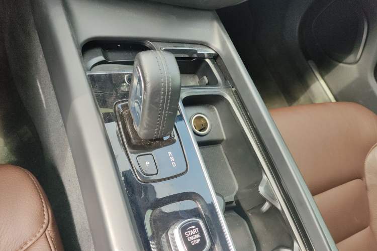 Used Volvo V60 2021 B4 Zhiyi Luxury Edition Gear Lever