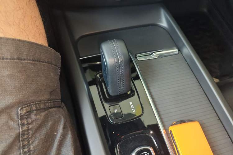 Used Volvo V60 2021 B4 Zhiyi Luxury Edition Gear Lever