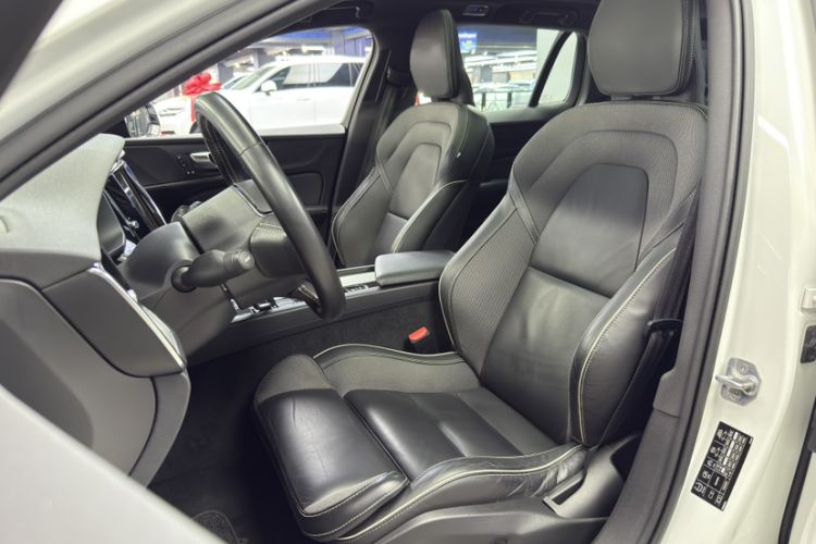 Used Volvo V60 2021 B5 Zhiyuan Sport Edition Interior 2