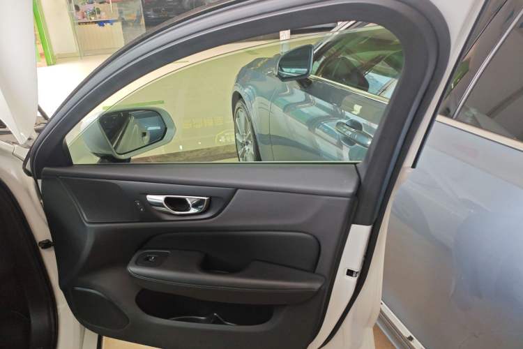 Used Volvo V60 2021 B4 Zhiyi Luxury Edition Interior 2