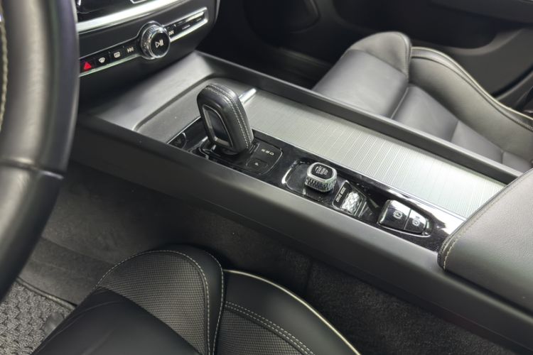 Used Volvo V60 2021 B5 Zhiyuan Sport Edition Interior 3