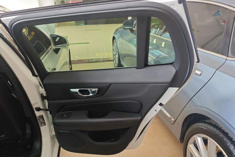 Used Volvo V60 2021 B4 Zhiyi Luxury Edition Interior 3
