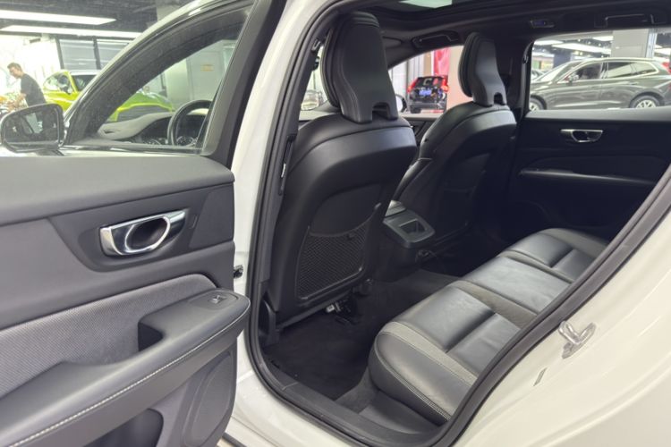 Used Volvo V60 2021 B5 Zhiyuan Sport Edition Interior 4