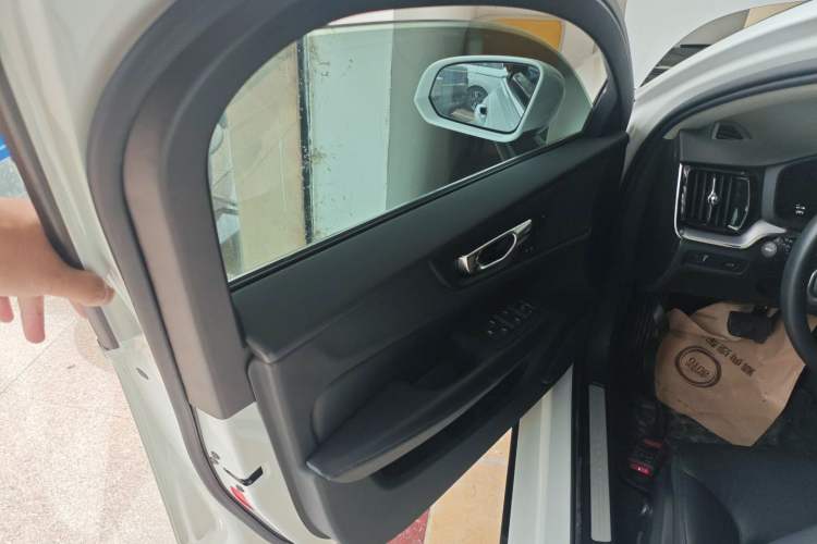 Used Volvo V60 2021 B4 Zhiyi Luxury Edition Interior 4