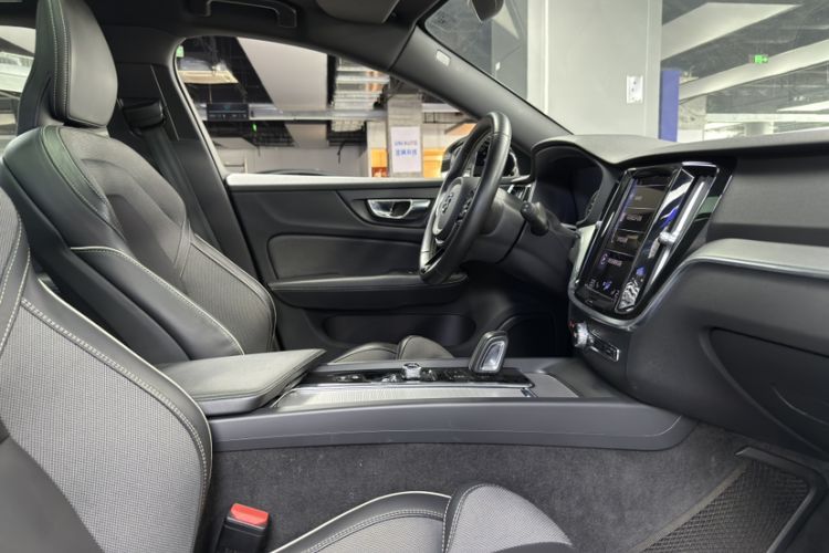 Used Volvo V60 2021 B5 Zhiyuan Sport Edition Interior 8