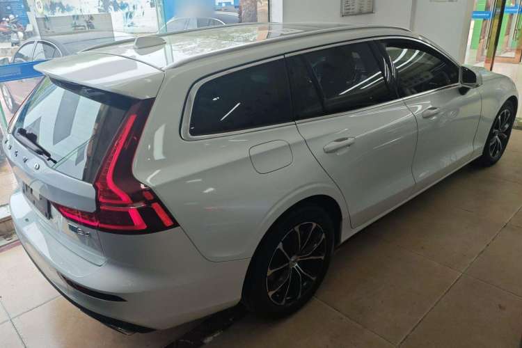 Used Volvo V60 2021 B4 Zhiyi Luxury Edition Rear Right 45 Deg