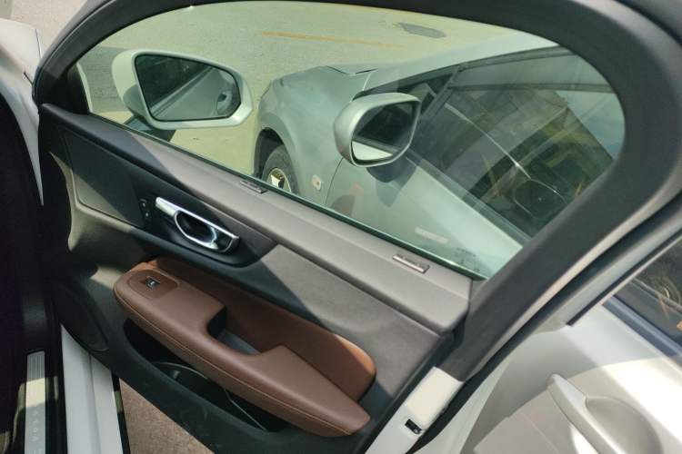 Used Volvo V60 2021 B4 Zhiyi Luxury Edition Right Front Door Interior