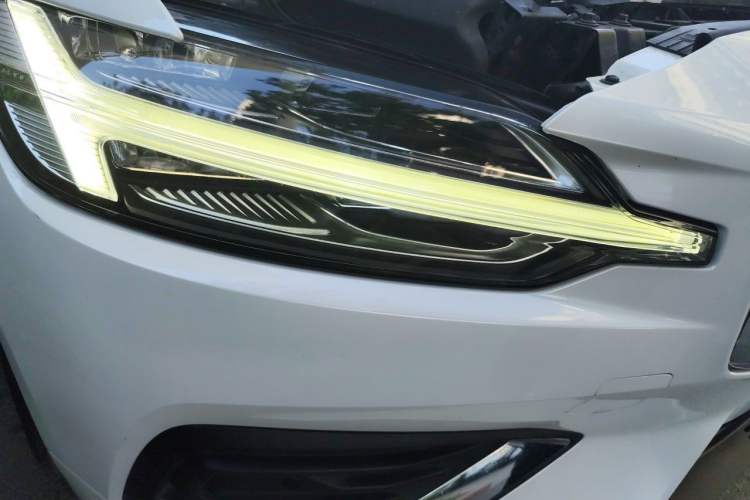 Used Volvo V60 2021 B4 Zhiyi Luxury Edition Right Front Headlight