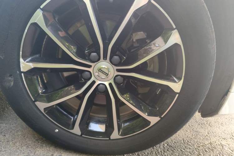 Used Volvo V60 2021 B4 Zhiyi Luxury Edition Right Front Wheel Hub