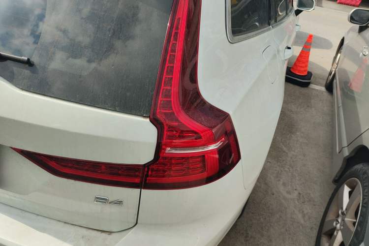 Used Volvo V60 2021 B4 Zhiyi Luxury Edition Right Rear Taillight