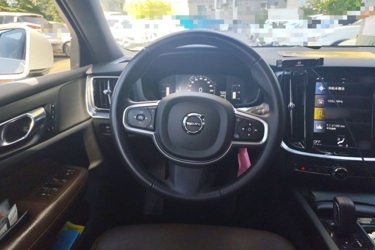 Used Volvo V60 2021 B4 Zhiyi Luxury Edition Steering Wheel