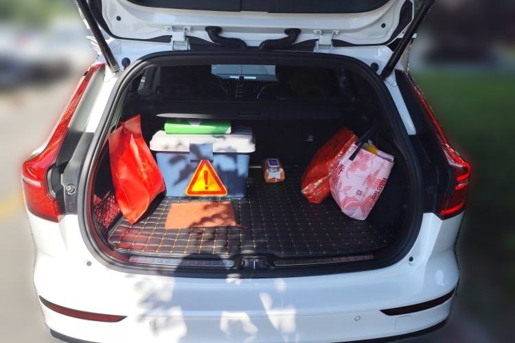 Used Volvo V60 2021 B4 Zhiyi Luxury Edition Trunk