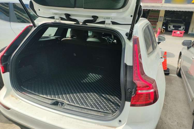 Used Volvo V60 2021 B4 Zhiyi Luxury Edition Trunk
