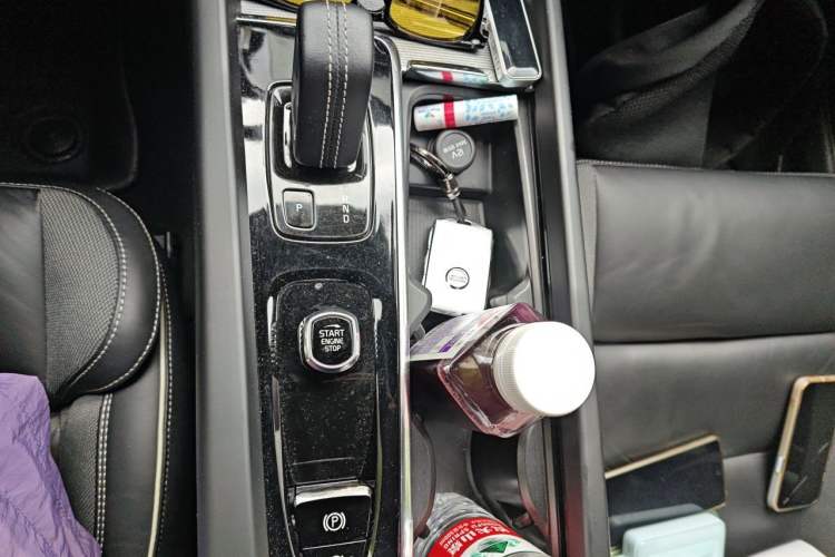 Used Volvo V60 2022 B5 Zhiyuan Sport Edition Gear Lever