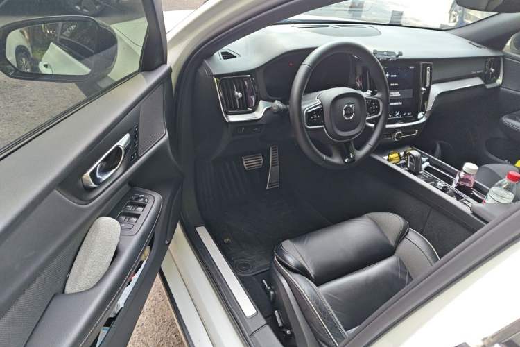 Used Volvo V60 2022 B5 Zhiyuan Sport Edition Interior 3
