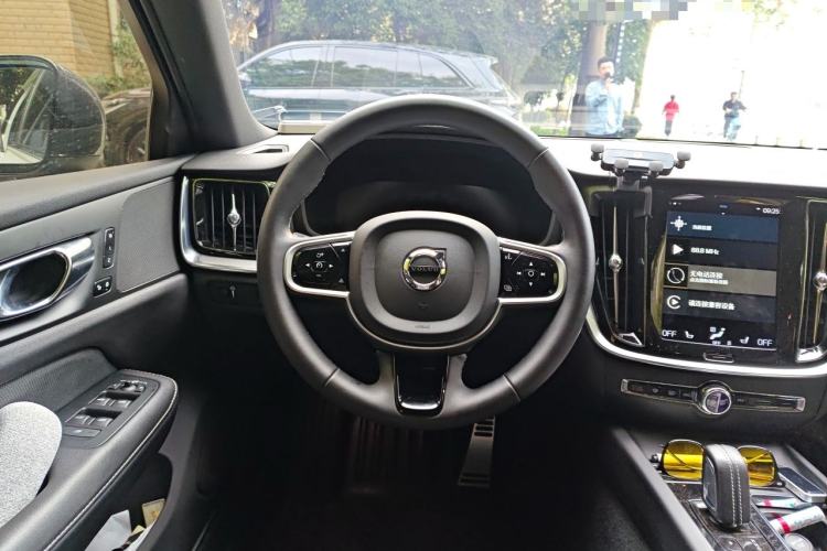 Used Volvo V60 2022 B5 Zhiyuan Sport Edition Steering Wheel
