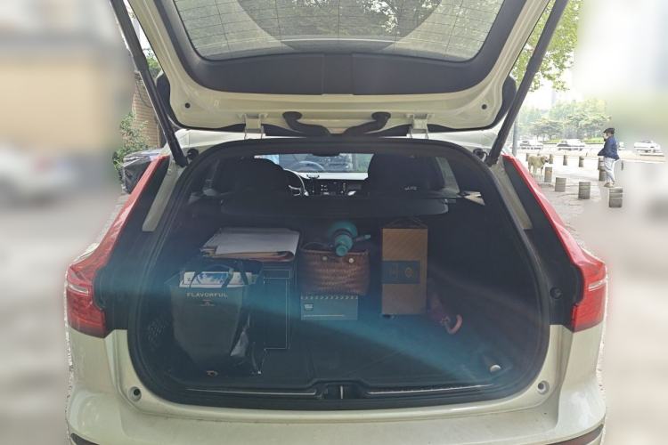 Used Volvo V60 2022 B5 Zhiyuan Sport Edition Trunk