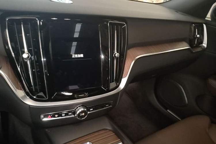 Used Volvo V60 2023 B5 Zhiyuan Luxury Enjoyment Edition Audio And AC Panel
