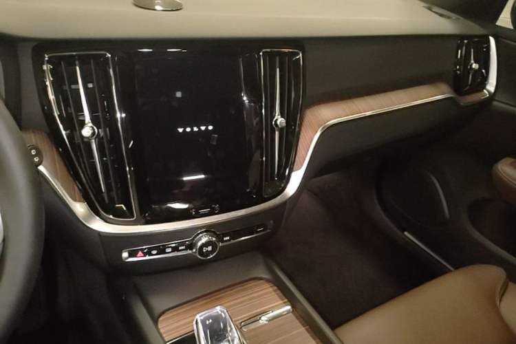 Used Volvo V60 2023 B5 Zhiyuan Luxury Enjoyment Edition Audio And AC Panel