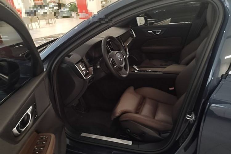 Used Volvo V60 2023 B5 Zhiyuan Luxury Enjoyment Edition Driver Seat