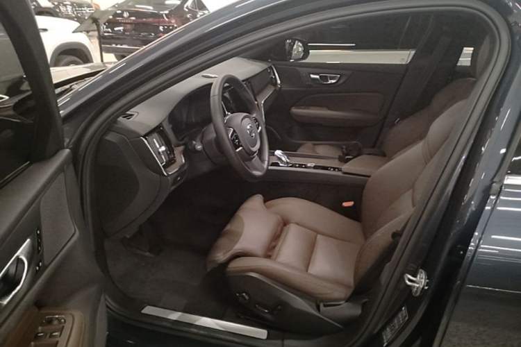Used Volvo V60 2023 B5 Zhiyuan Luxury Enjoyment Edition Driver Seat