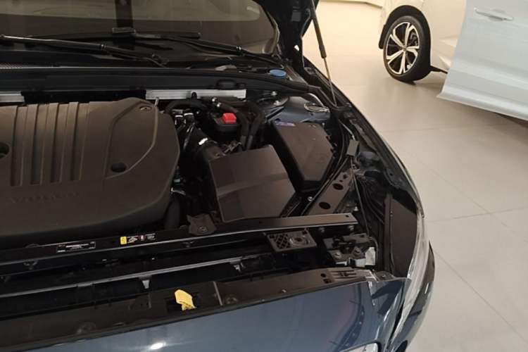 Used Volvo V60 2023 B5 Zhiyuan Luxury Enjoyment Edition Engine Bay Left