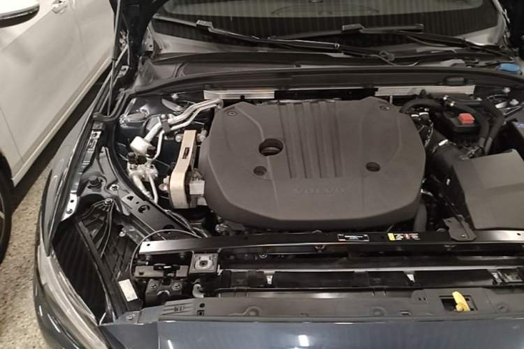 Used Volvo V60 2023 B5 Zhiyuan Luxury Enjoyment Edition Engine Bay Right