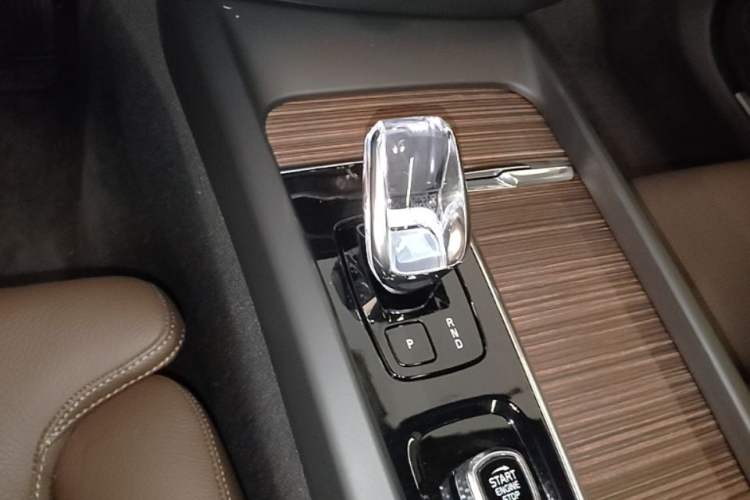 Used Volvo V60 2023 B5 Zhiyuan Luxury Enjoyment Edition Gear Lever