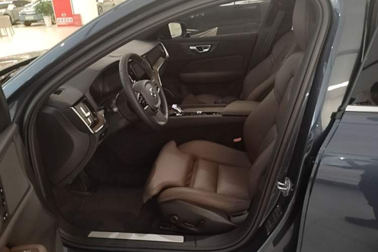 Used Volvo V60 2023 B5 Zhiyuan Luxury Enjoyment Edition Left Front Seat