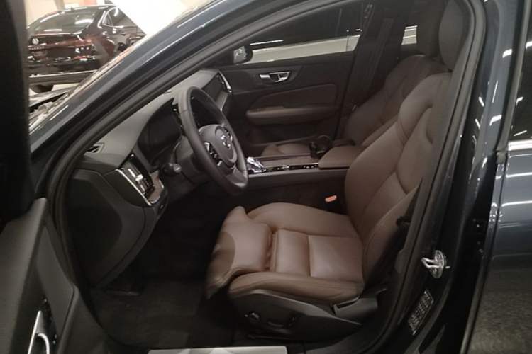 Used Volvo V60 2023 B5 Zhiyuan Luxury Enjoyment Edition Left Front Seat