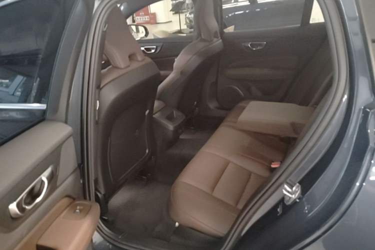 Used Volvo V60 2023 B5 Zhiyuan Luxury Enjoyment Edition Left Rear Seat