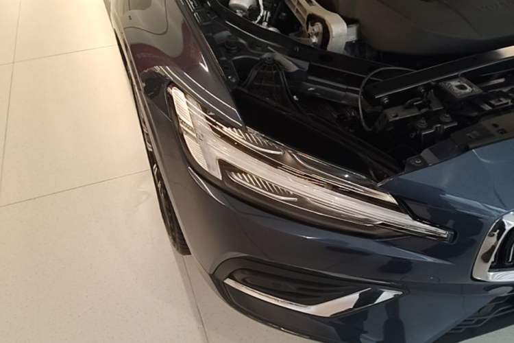 Used Volvo V60 2023 B5 Zhiyuan Luxury Enjoyment Edition Right Front Headlight