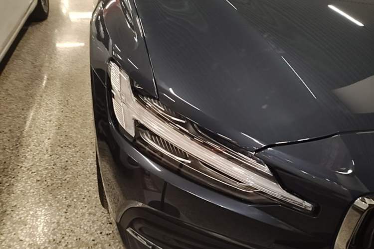 Used Volvo V60 2023 B5 Zhiyuan Luxury Enjoyment Edition Right Front Headlight