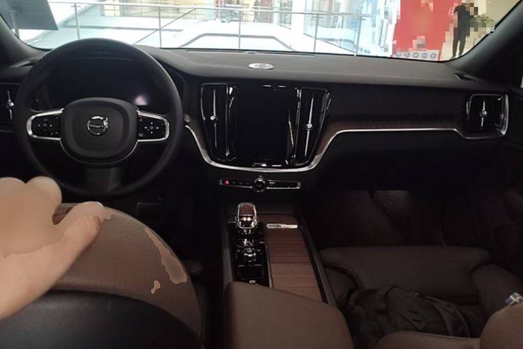 Used Volvo V60 2023 B5 Zhiyuan Luxury Enjoyment Edition Steering Wheel