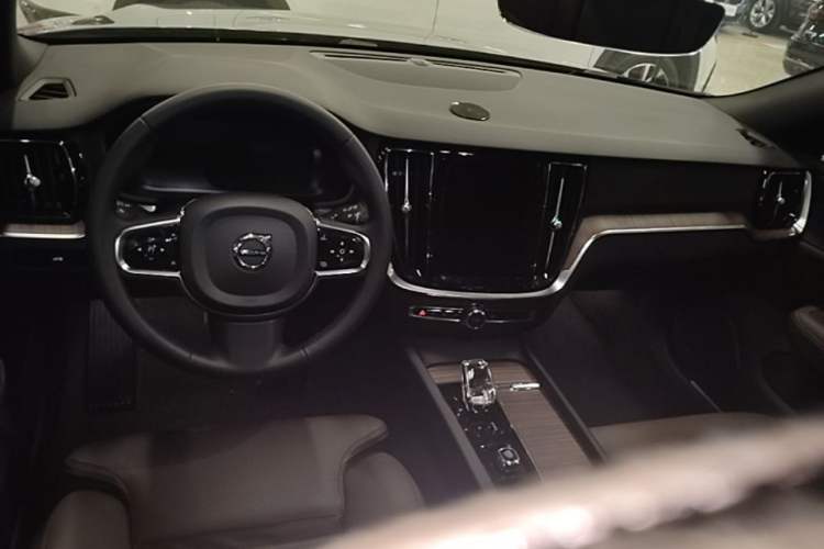 Used Volvo V60 2023 B5 Zhiyuan Luxury Enjoyment Edition Steering Wheel