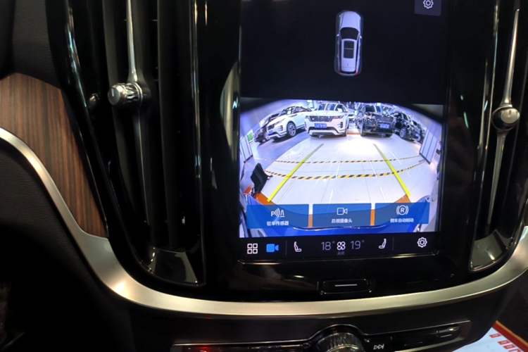 Used Volvo V60 2024 B5 Zhiyuan Luxury Edition Audio And AC Panel