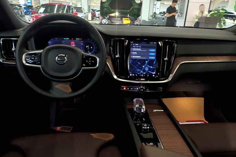 Used Volvo V60 2024 B5 Zhiyuan Luxury Edition Center Console
