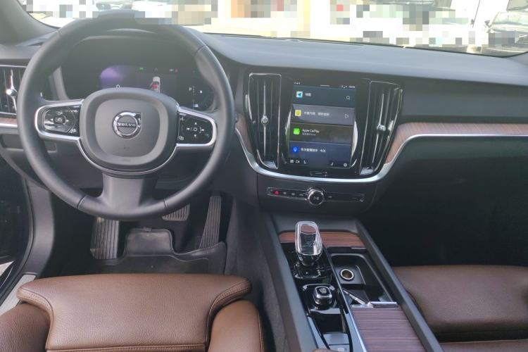 Used Volvo V60 2024 B5 Zhiyuan Luxury Edition Center Console