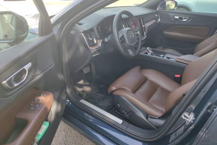 Used Volvo V60 2024 B5 Zhiyuan Luxury Edition Driver Seat