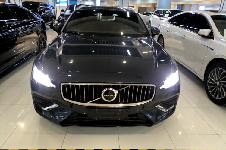 Used Volvo V60 2024 B5 Zhiyuan Luxury Edition Front